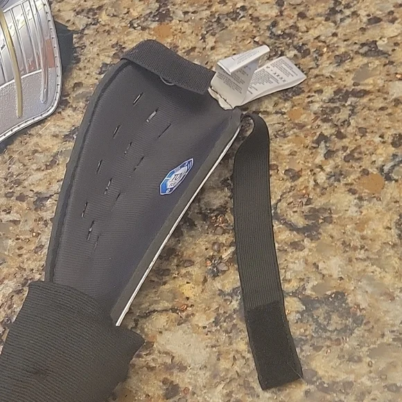 Adidas Predator Repliq Shinguards EUC - Picture 4 of 6